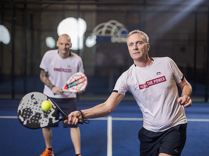 Betriebsrat Martin Molnar (vorne) mit Kollege Alexander Josef in Aktion &copy; Markus Zahradnik