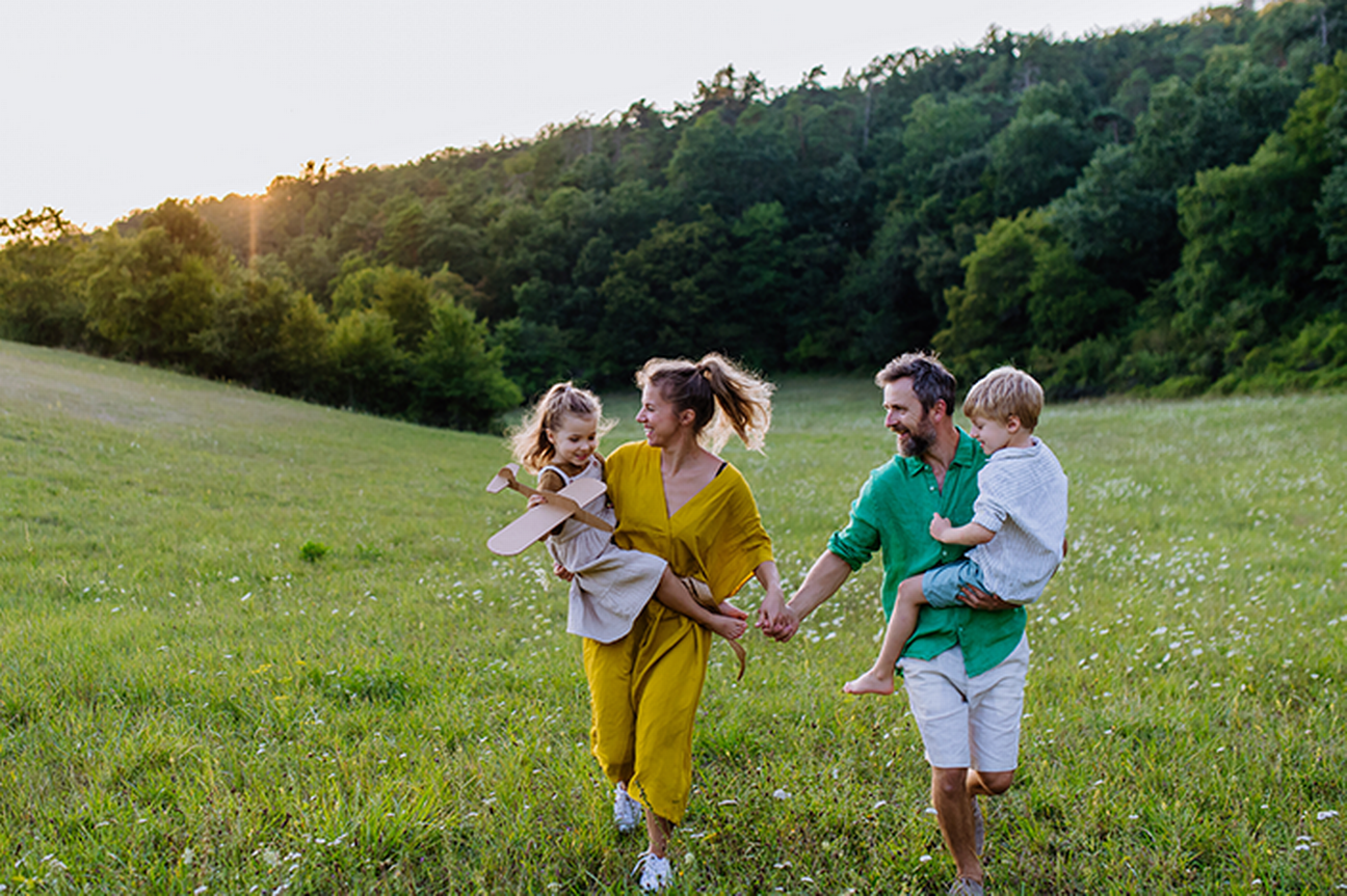 Imagebild Familie und Steuer © Halfpoint - stock.adobe.com