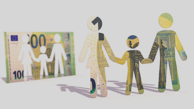 Geldschein-Familie-Imagebild Sozialversicherungen &copy; bluedesign - stock.adobe.com