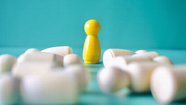 Symbolbild Resilienz mittels Spielfiguren &copy; Akram - stock.adobe.com