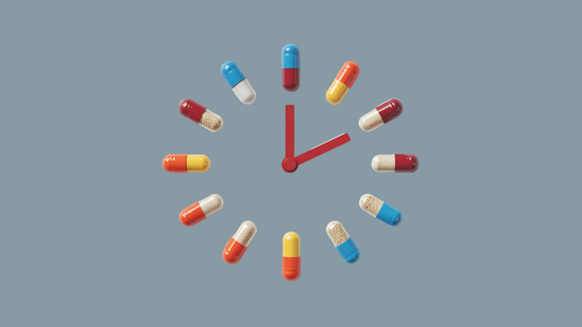 Tabletten als Imagebild zum Thema Fehlzeiten &copy; Pixelstock-stock.adobe