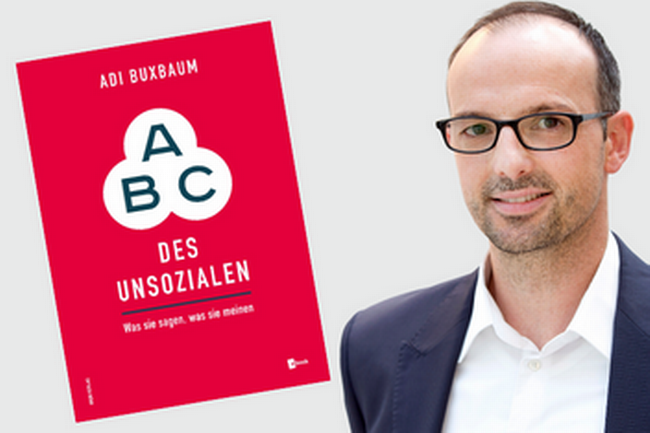 Ökonom Adi Buxbaum mit seinem neuen Buch ABC des Unsozialen © Lisi Specht